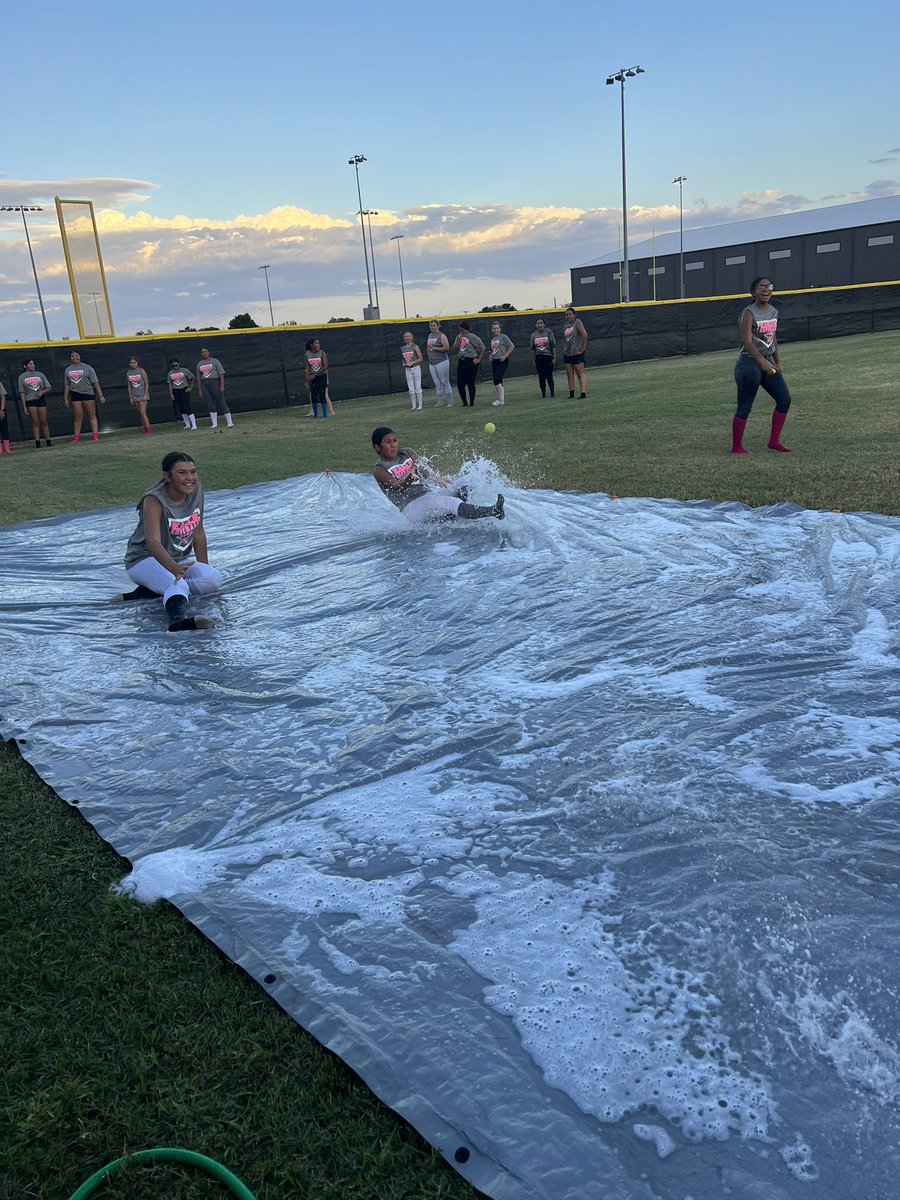 Finished up AHS Softball Camp with our MS and Incoming freshmen!  Lots of great softball.

Camp Awards for Session 2
Offensive MVP: Izabelle Ziegenhagen, Alexys Martinez
Golden Glove: Kami Holt, Jordan Monroe
MVP: Lilyanna Pachicano
All In Award: Vanessa Gaona, Ali Nelson