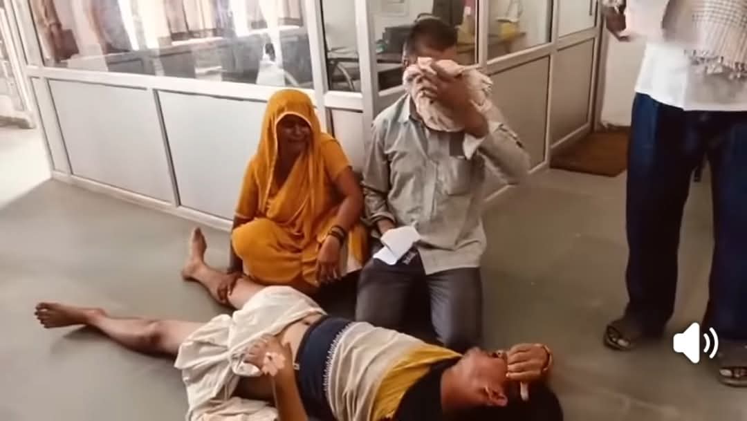 योगी जी केवल बुलडोजर चलाने से आपके शासन में विश्वास नहीं जागेगा और न केवल कुछ एनकाउंटर से। 

विश्वास जमेगा पुलिस विभाग में मौजूद काली भेड़ों की सफाई से। 

मथुरा में एक दरोगा कपिल नागर पर एक युवक के अंडकोषों को लात से फोड़कर उसका जीवन खराब करने का आरोप लगता है और पुलिस विभाग ही