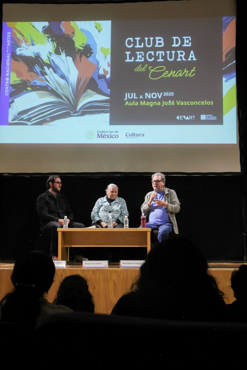 Hoy comenzó el Club de lectura del Cenart con una charla entre Margarita Castillo, Paco Ignacio Taibo II y Vicente Jurado López, Director del Cenart. Se resaltó la importancia de la libre compartición de ideas mediante los libros. Les esperamos en la siguiente sesión.