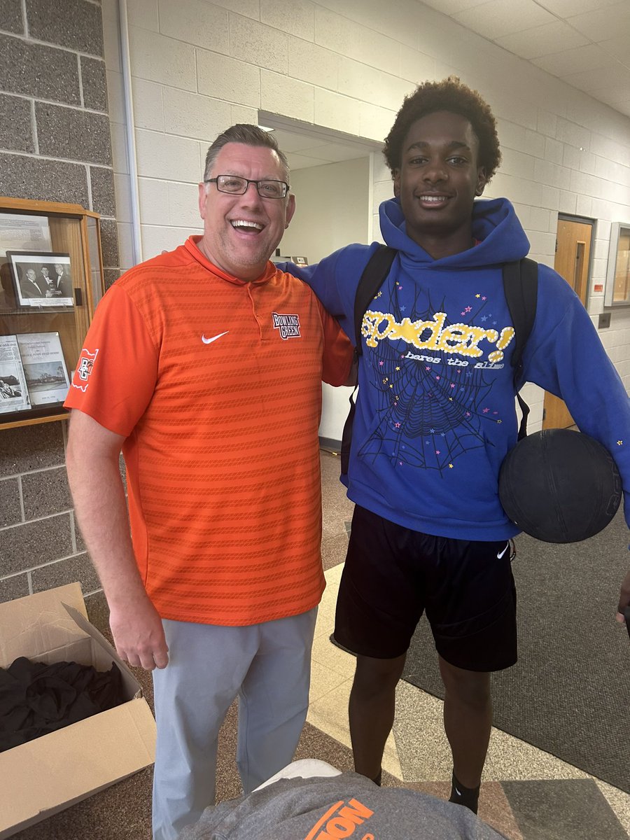 Carlos Higgins (@carloshiggins_5) on Twitter photo Thank you for having me at the camp , had a great experience at the Bowling Green State University camp,hope to be a bowling green again!!
<a href="/CoachTsimon/">Todd Simon</a>
<a href="/BGSUMBB/">BGSU Men's Basketball</a>
<a href="/BGSU_Athletics/">BGSU Athletics</a> Thank you for having me at the camp , had a great experience at the Bowling Green State University camp,hope to be a bowling green again!!
<a href="/CoachTsimon/">Todd Simon</a>
<a href="/BGSUMBB/">BGSU Men's Basketball</a>
<a href="/BGSU_Athletics/">BGSU Athletics</a>