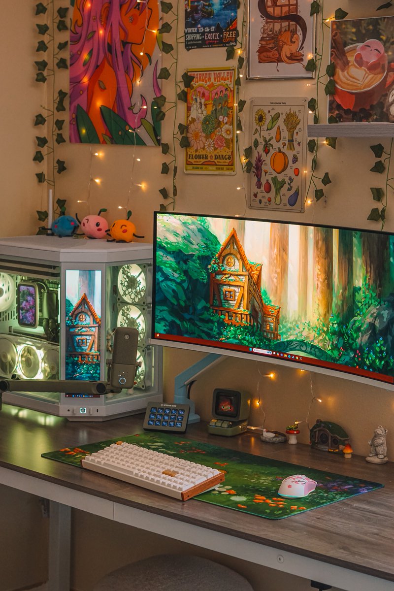Finally have my new <a href="/elgato/">Elgato</a> mic, stream deck &amp; mic arm all setup and I’m obsesseddd! The forest green color couldn’t be more perfect for my setup 🍃🌿🌱

Thank you again Elgato for sending these over! ✨💚