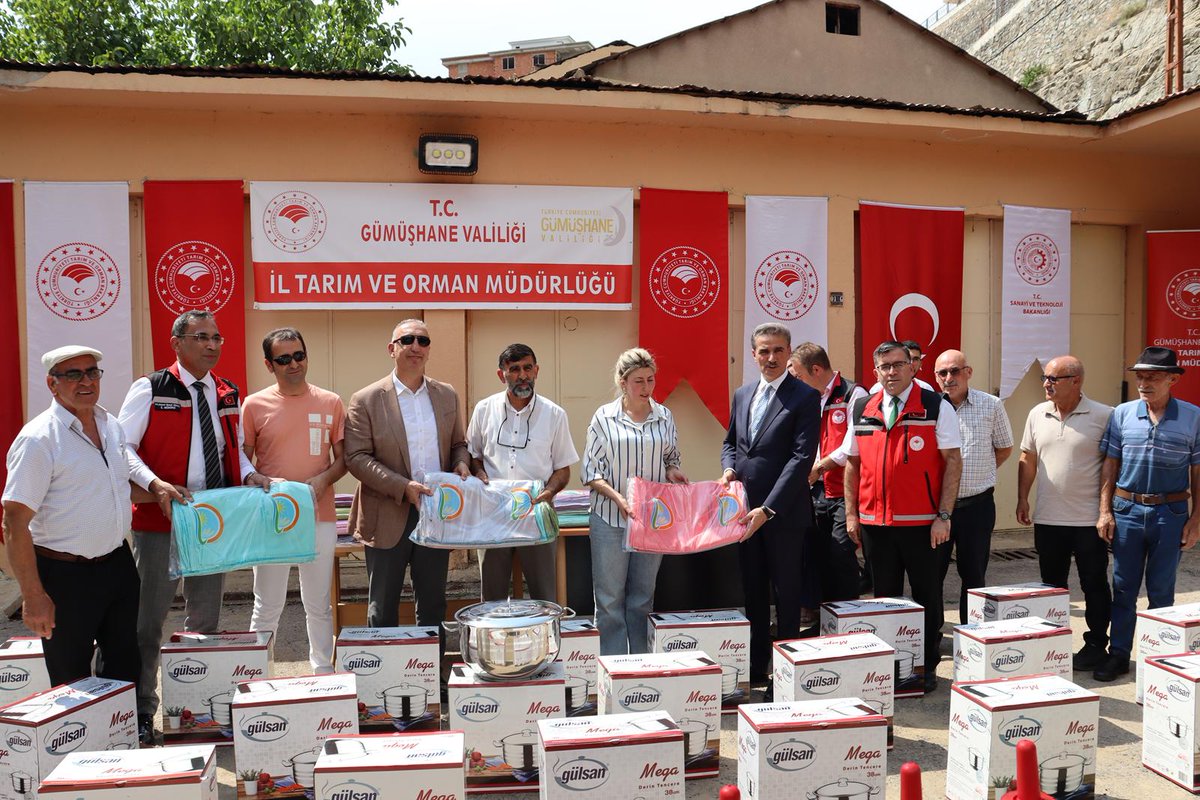 Gümüşhane İl Tarım ve Orman Müdürlüğü (@gumushanetarim) on Twitter photo İl Müdürlüğümüz tarafından hazırlanan ve DOKAP tarafından desteklenen “Geleneksel Dut Pekmezi Üretim Projesi" kapsamında 36 çiftçiye yüzde 70 hibeli dut pestil ve pekmezi ekipmanları dağıtımı Valimiz Aydın Baruş'un katılımı ile gerçekleştirildi.
gumushane.tarimorman.gov.tr/Haber/816/Gumu…
<a href="/A_KIRAC/">Dr. Ahmet Mesut KIRAÇ</a> İl Müdürlüğümüz tarafından hazırlanan ve DOKAP tarafından desteklenen “Geleneksel Dut Pekmezi Üretim Projesi" kapsamında 36 çiftçiye yüzde 70 hibeli dut pestil ve pekmezi ekipmanları dağıtımı Valimiz Aydın Baruş'un katılımı ile gerçekleştirildi.
gumushane.tarimorman.gov.tr/Haber/816/Gumu…
<a href="/A_KIRAC/">Dr. Ahmet Mesut KIRAÇ</a>