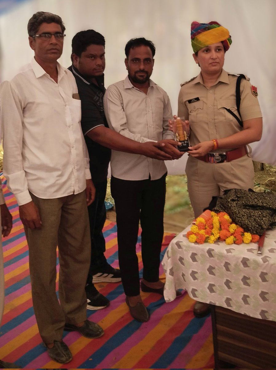 ChainaramSain's tweet photo. डीडवाना कुचामन जिले की पहली महिला पुलिस अधीक्षक (एसपी) लगने पर रीचा तोमर जी को बधाई एवं शुभकामनाएं प्रेषित की।। 
@Tomarhricha 
@Didwanapolice 
@jyotimirdha https://t.co/J0UGF2GS7I