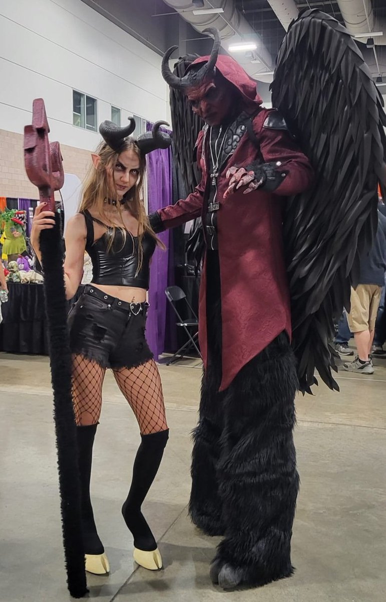 DannySoliz's tweet image. We won the "Scariest Costume" at the Texas Haunters Convention last weekend. 
Veronica hand made my wings and I took a stilt walking class at Stiltbeast Studios a couple weeks ago.
#texashauntersconvention