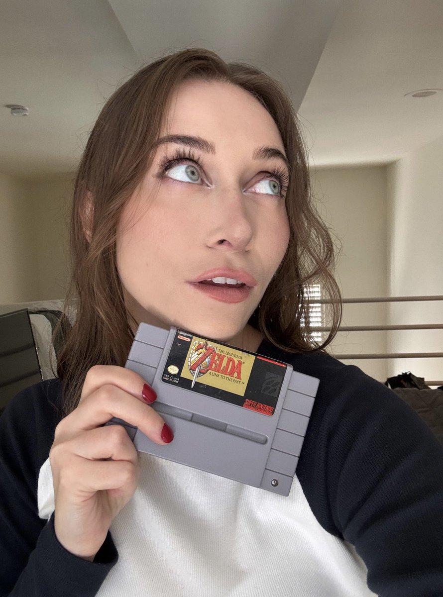LIVE for a retro game stream playing The Legend of Zelda: A Link to the Past 🌱 on a CRT tv!

Come hang out!

Twitch.tv/ayytrae