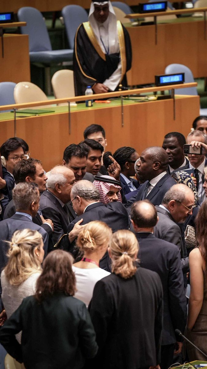 السعودية ترحب بإعلان الدول التي سوف تعترف بدولة فلسطين ..
ووزير الخارجية السعودي يعتمد وثيقة مؤتمر حل الدولتين ،  ويدعو الأمم المتحدة لتأييدها قبل سبتمبر
—-
اللهم بارك في الجهود