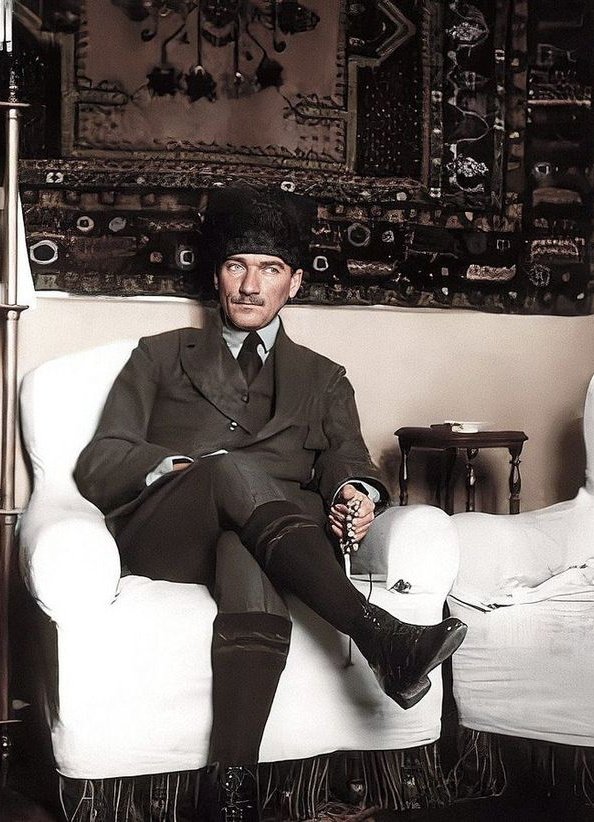 "Ben her şeyden önce bir Türk milliyetçisiyim. Böyle doğdum. Böyle öleceğim."

| Başbuğ Mustafa Kemal Atatürk