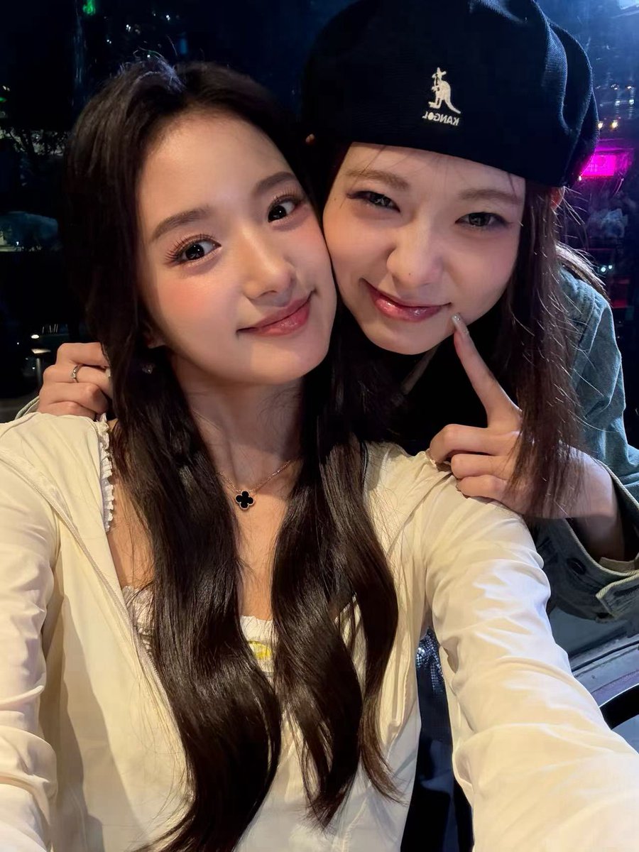 99logs's tweet photo. • Ruan met with Chen Hsin Wei!

#IkemaRuan #RUAN #Gen1es #ChenHsinWei #ViviChen #GirlsPlanet999 #GP999 https://t.co/QsLIDWy8y5