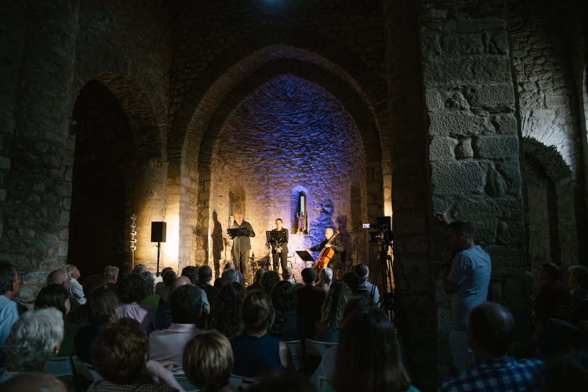 🎭 Avui, Shakespeare llegit per Emma Vilarasau i Jordi Bosch amb l'acompanyament del prestigiós violoncel·lista Lluís Claret. Venus i Adonis. 🔝

🤲🏼 El 50% de recaptació de l'acte es destinarà a la Fundació Fernando Fonseca. Gràcies per contribuir-hi!

📷@rutssole

#Dansàneu25