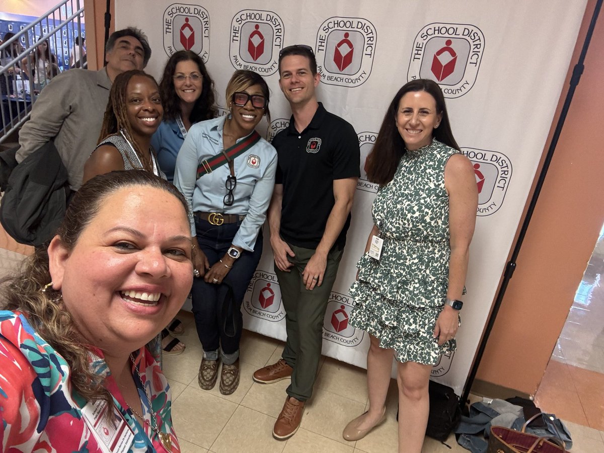 Wises77Susan's tweet photo. The Elementary Science Team🔬enjoyed training new teachers at #TeacherFest to bring curiosity, creativity, and hands-on science into every classroom. Let’s build future scientists together! 🧪🚀 #BackToSchool @pbcsd https://t.co/HUW4qkg0E0