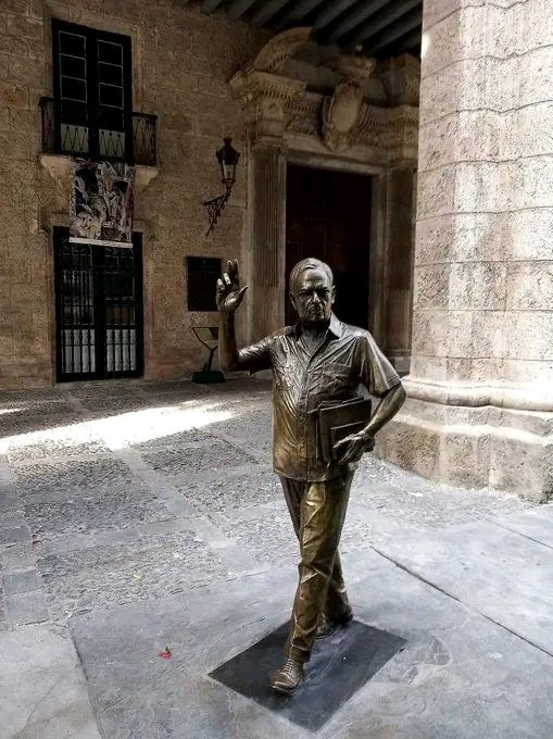 "Soy un caminante, cuando no camino me siento triste y hasta neurasténico; tengo que caminar. A veces, sobreponiéndome a todo, camino. Y en ese andar está la posibilidad de dialogar; es un diálogo permanente”.   

Eusebio Leal Spengler, exhistoriador de La Habana, Cuba.