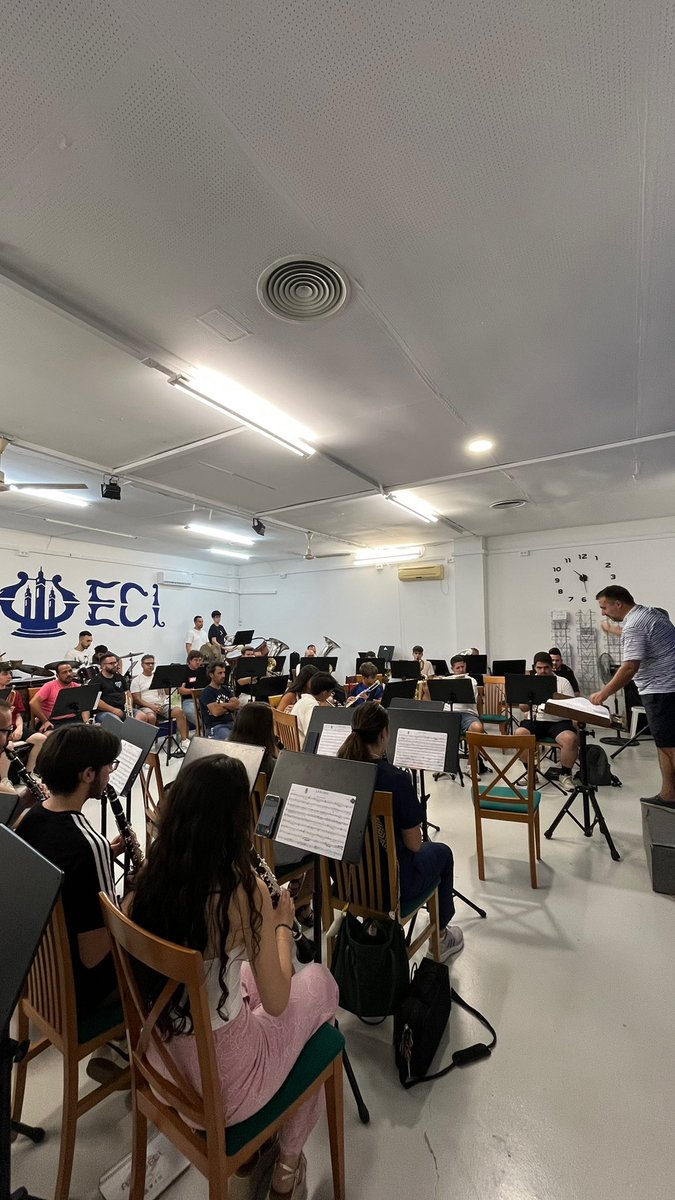 Pedro Estepa González (@pedestglez_) on Twitter photo 🎶 𝗟𝗮 𝗺𝘂́𝘀𝗶𝗰𝗮 𝗲𝘀 𝗲𝗹 𝗹𝗲𝗻𝗴𝘂𝗮𝗷𝗲 𝘂𝗻𝗶𝘃𝗲𝗿𝘀𝗮𝗹 𝗱𝗲𝗹 𝗮𝗹𝗺𝗮.
👏🏻 Muy agradecido a la familia de AMUECI por dejarme disfrutar de un ensayo, del último antes de las vacaciones.
A la batuta, <a href="/CristobalLG/">Cristóbal López Gándara</a> éxito y experiencia garantizada.
🎼 <a href="/BandaAMUECI/">Banda de Música AMUECI</a> 🎶 𝗟𝗮 𝗺𝘂́𝘀𝗶𝗰𝗮 𝗲𝘀 𝗲𝗹 𝗹𝗲𝗻𝗴𝘂𝗮𝗷𝗲 𝘂𝗻𝗶𝘃𝗲𝗿𝘀𝗮𝗹 𝗱𝗲𝗹 𝗮𝗹𝗺𝗮.
👏🏻 Muy agradecido a la familia de AMUECI por dejarme disfrutar de un ensayo, del último antes de las vacaciones.
A la batuta, <a href="/CristobalLG/">Cristóbal López Gándara</a> éxito y experiencia garantizada.
🎼 <a href="/BandaAMUECI/">Banda de Música AMUECI</a>