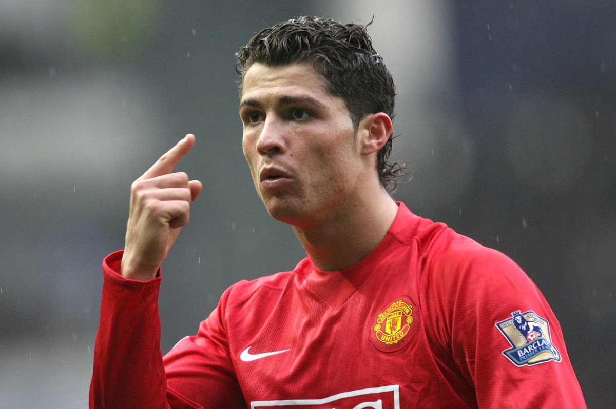 عاش الاسطورة كريستيانو رونالدو موسم لن يعيشه اي لاعب آخر مهما تعاقبت الأزمنة وتوالت الأجيال (2008/07)

ثريد