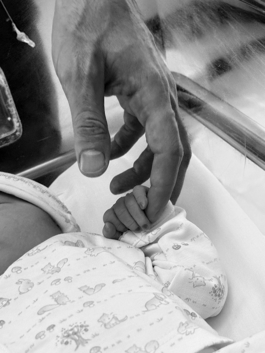 Bienvenido Victorio ❤️

Hoy es sin duda el día más feliz de nuestras vidas. Después del dolor de una pérdida la vida nos dio una segunda oportunidad y nació Victorio. Gracias Ornella por hacerme el hombre más feliz del mundo, sos una guerrera, los amo !!!