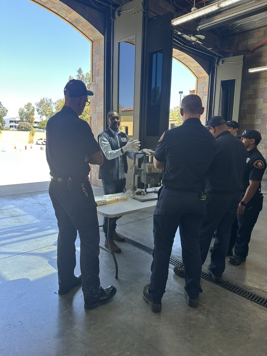 MarisolSocalGas's tweet photo. Last week, @SoCalGas Valencia District visited our local LA County Fire Station for our annual natural gas safety training in Santa Clarita. We appreciate the continued collaboration with our first responders who work tirelessly to keep our communities safe! https://t.co/GXGmKRe9Hl