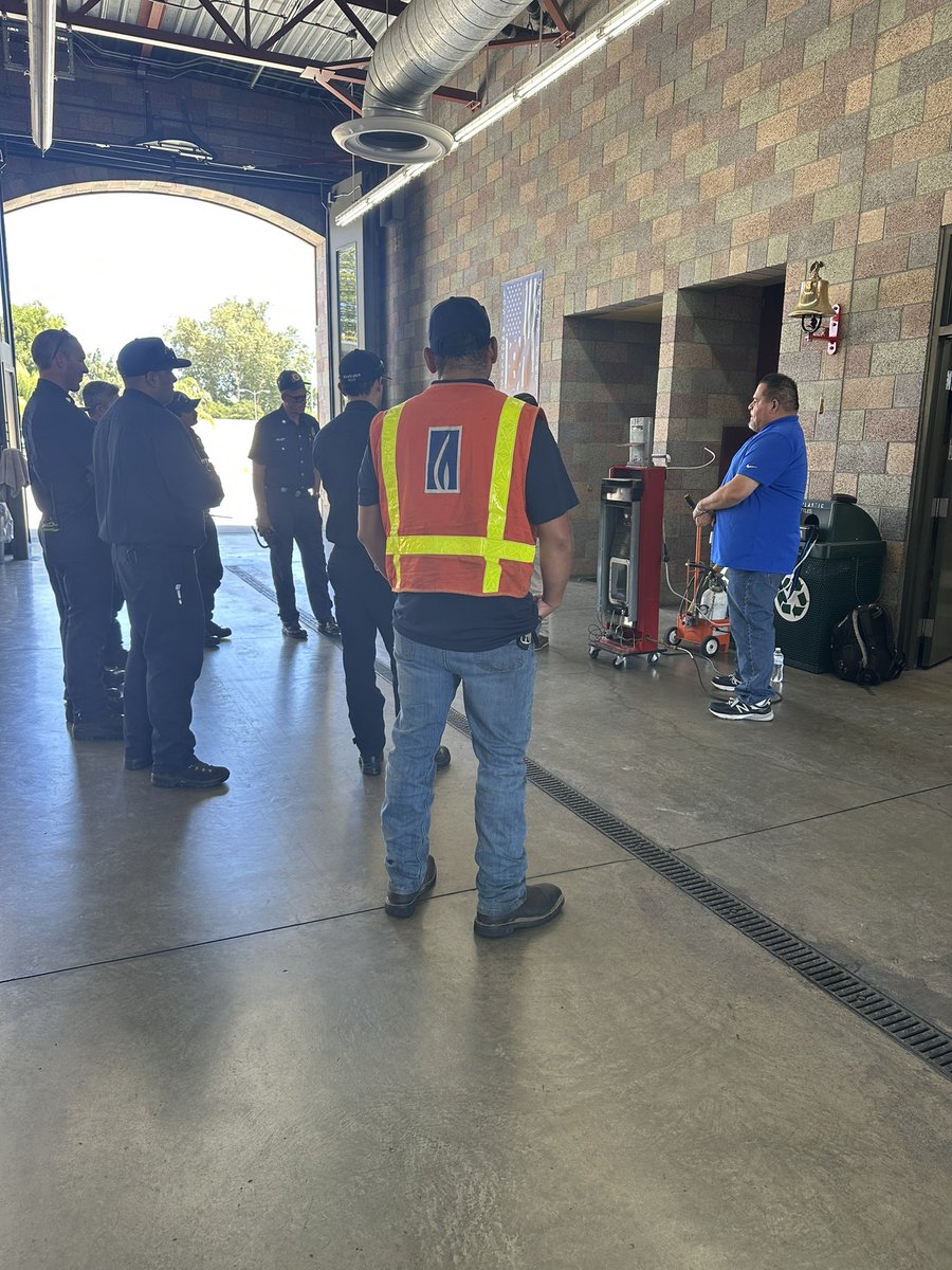 MarisolSocalGas's tweet photo. Last week, @SoCalGas Valencia District visited our local LA County Fire Station for our annual natural gas safety training in Santa Clarita. We appreciate the continued collaboration with our first responders who work tirelessly to keep our communities safe! https://t.co/GXGmKRe9Hl