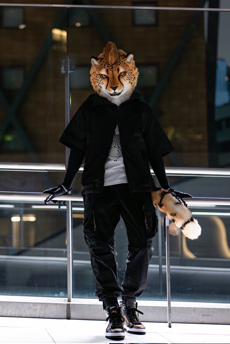 ずいぶん待たせるじゃん
#FursuitFriday