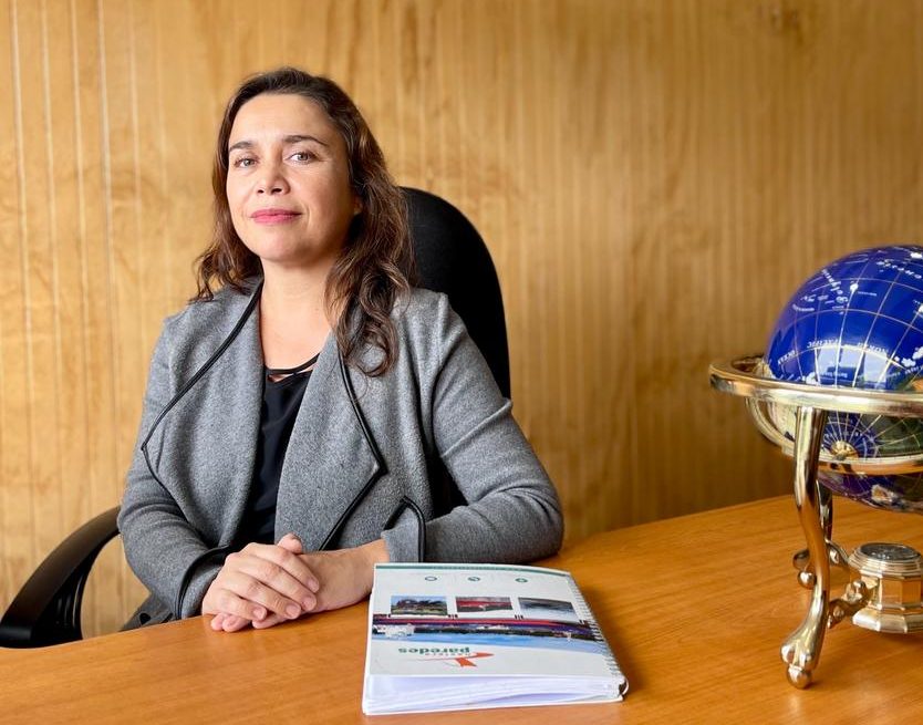 #URGENTE 
#ComunicadoDePrensa 
Sindicato Naviera Paredes hace efectiva su huelga a partir de las 00:00 del #VIERNES #1agosto 
Ante la decidía de su gerenta Bettina Paredes al no aumentar los sueldos a precios de mercado los trabajadores se ven en la necesidad de parar la