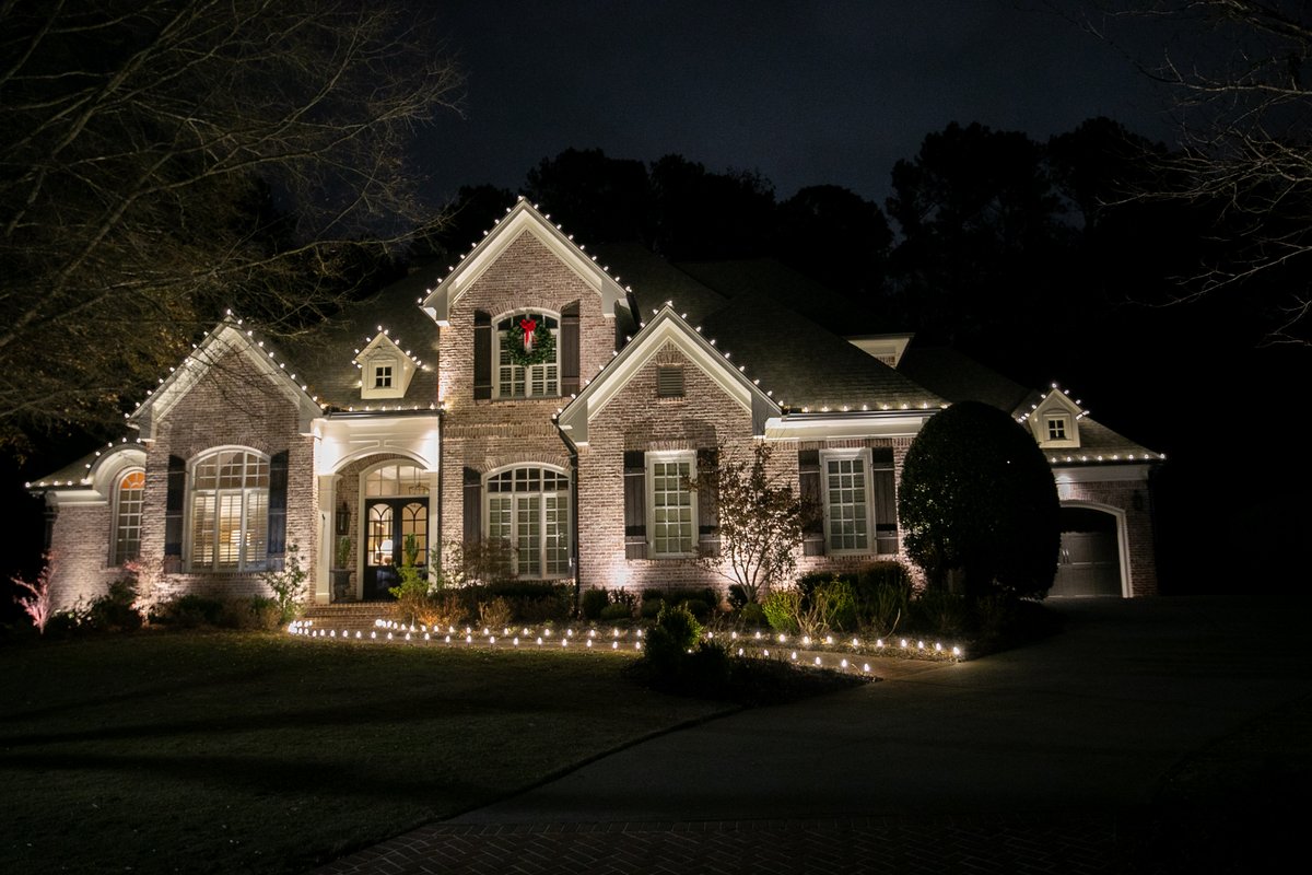 Highlighthouse_'s tweet image. No one in July:

Us: Showing everyone another Christmas photo

#christmasinjuly #christmas #atlanta #christmaslights #highlighthouse