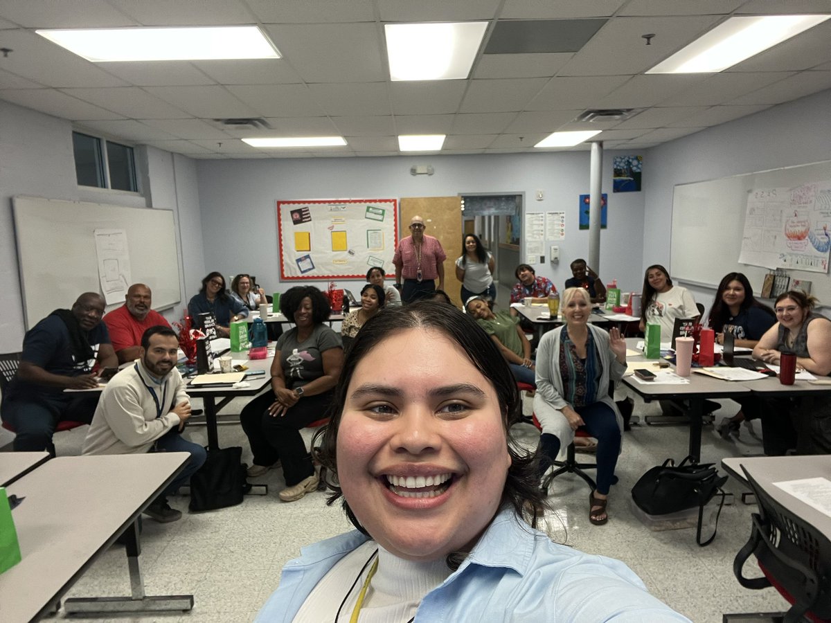 Diana Reyes tweet media