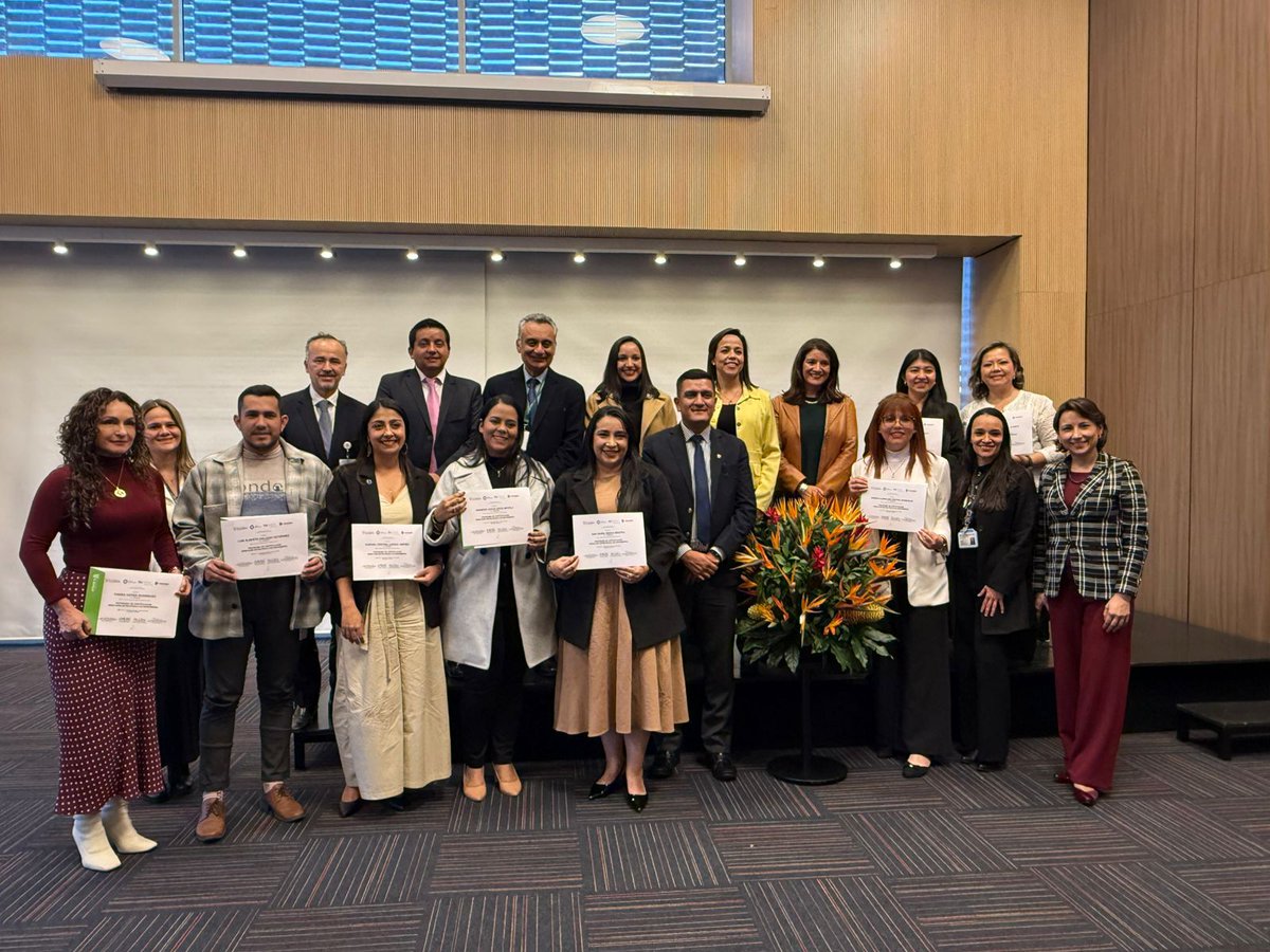 🎉 Celebramos con éxito la culminación de la primera fase de la Certificación en Dirección Estratégica de Enfermería, una apuesta conjunta de la <a href="/FSFB_Salud/">Fundación Santa Fe de Bogotá</a> y <a href="/U_ElBosque/">Universidad El Bosque</a> por fortalecer el liderazgo institucional en salud🏥

#LiderazgoEnEnfermería #FSFB #ElBosqueTeMueve