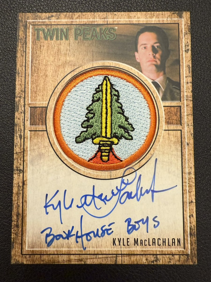 ja5230's tweet photo. Added the big card from @SciFiHobby The Log Lady Chronicles, Kyle MacLachlan signed and inscribed Bookhouse Boys Patch Card! These are scarce, 12 case incentive cards. It’s beautiful! 🦉☕️🔥 #TwinPeaks #LogLadyChronicles #BookhouseBoys #AgentCooper https://t.co/jF9M8MrENX