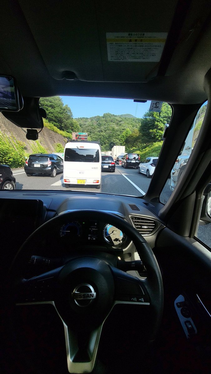 mrbiwako's tweet photo. @ncp13_rs3161 バイクだけが横転してましたが、接触事故だったのですね？ライダーの靴がだいぶ手前に落ちてました😅怖すぎ… https://t.co/FiiVjpvcaZ
