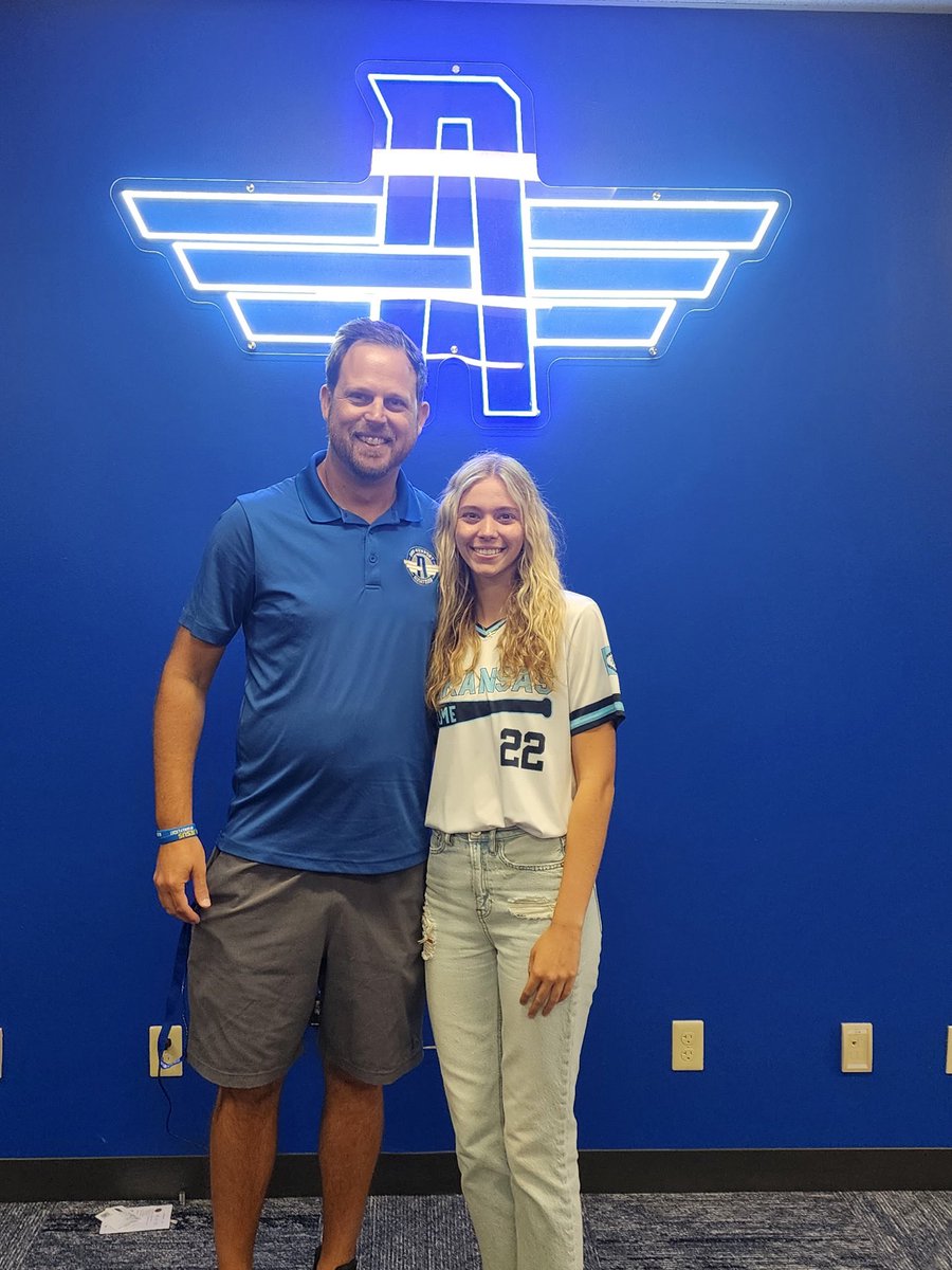 Enjoyed getting to hang out with Coach Pearce today on my visit to ASU Newport! I enjoyed getting to learn about the campus and the future for Aviator Softball! Thank you for offering me the opportunity to continue my academic and softball career at the next level! <a href="/kevinmpearce/">Kevin Pearce</a>