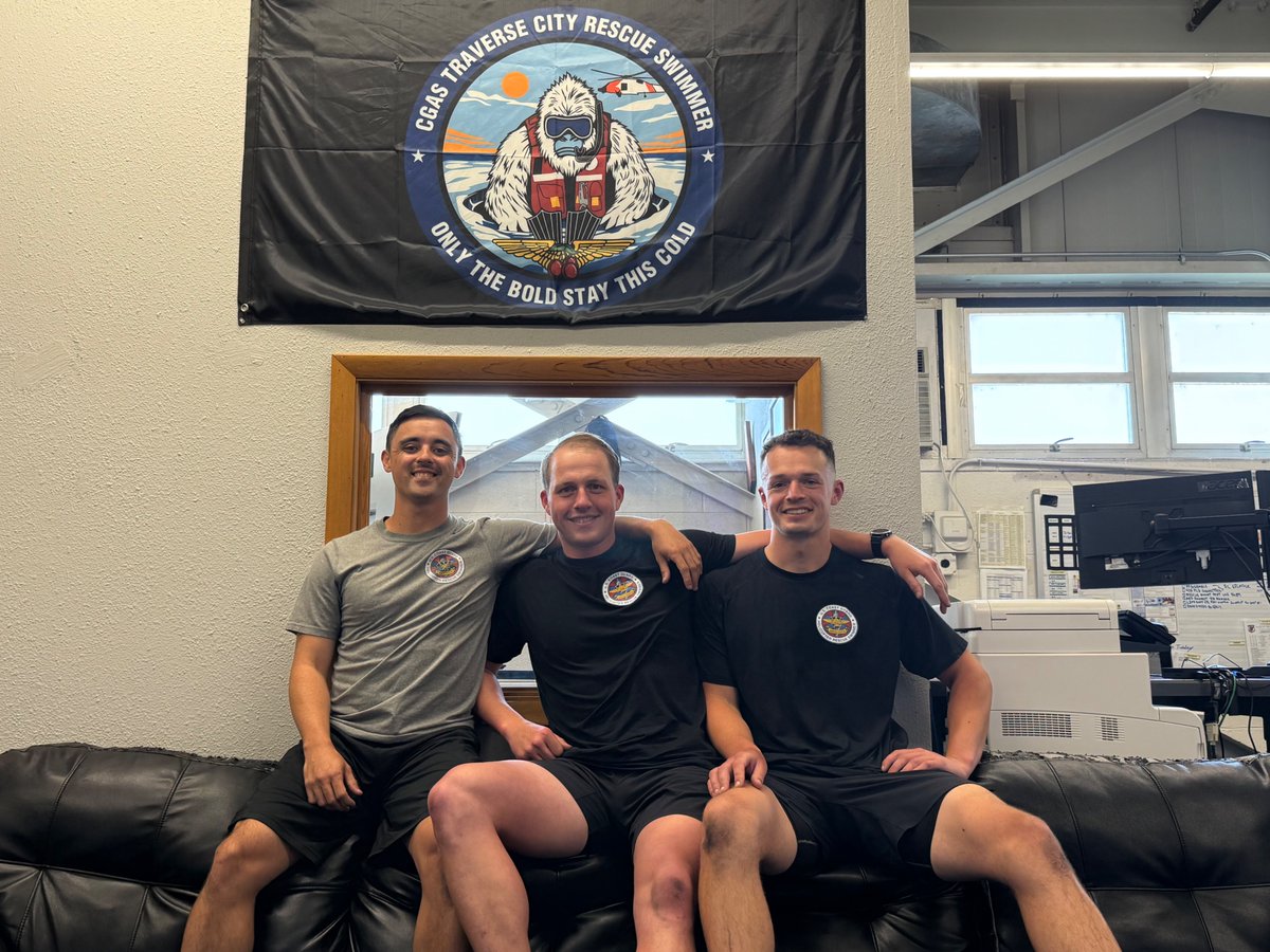 #News - @USCG  AIRSTA #TraverseCity rescue swimmers rescued 1 person today after a sudden explosion at a neighboring establishment

The members sprung to action after feeling a shockwave and hearing an audible explosion

📰Read more here: https://t.co/khHNfymzQl

#AlwaysReady https://t.co/Qf1pKGjuB2