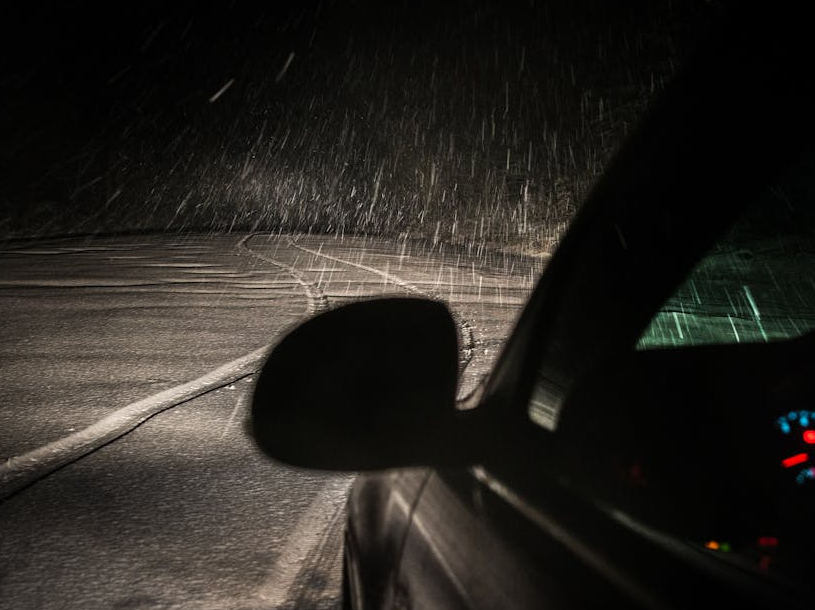 WeyburnPolice's tweet image. #TrafficTip: Whether it’s foggy, rainy, or dusk is setting in, headlights matter. They help you see and be seen. Don’t wait—turn them on anytime visibility drops. #CTSSask #SKCheckStop @SGITweets