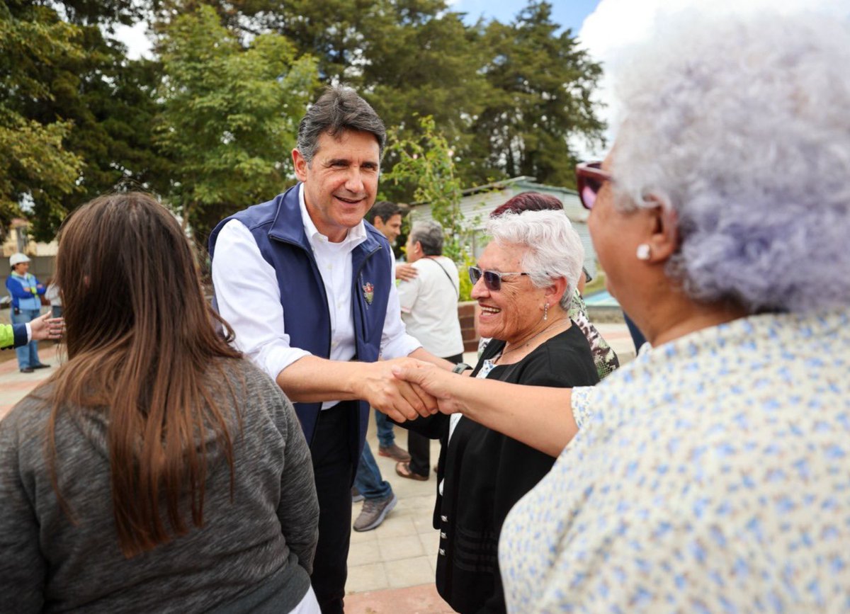 Estamos avanzando con nuestro plan de mejorar la red de agua abriendo nuevas fuentes; por eso, hoy se habilitó un nuevo pozo en zona 17. 

Este nuevo pozo fortalece Lomas del Norte usando tecnología de bombeo moderno para que el agua llegue con fuerza y sin interrupciones.