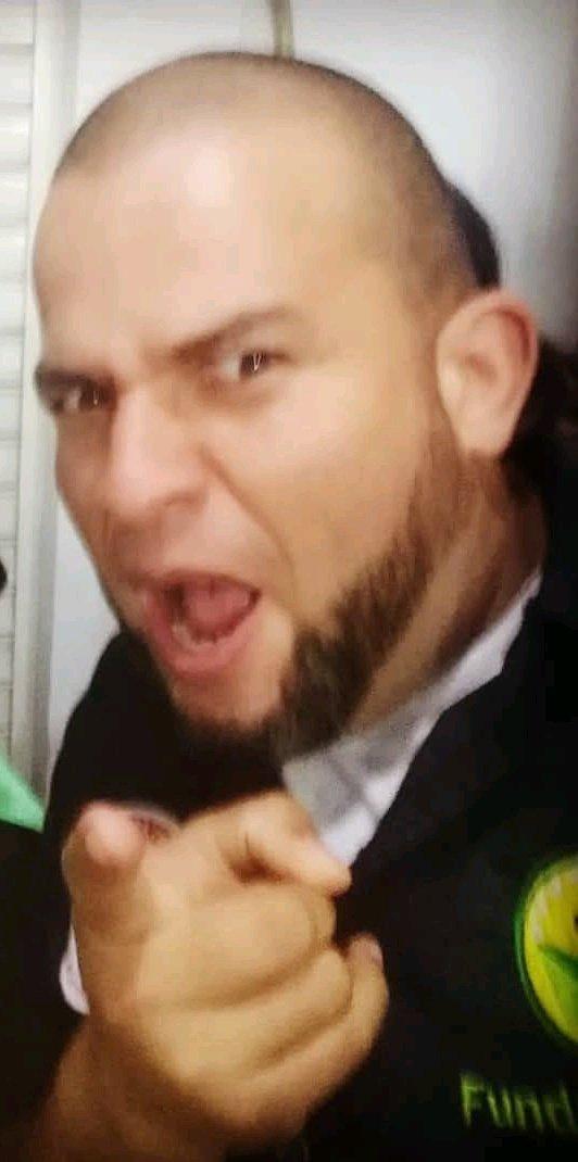 Este caso de Jonatan Palacios es una locura, el tipo se dedica a estafar digitalmente, haciendo publicaciones indebidas y luego chantajeando a sus víctimas para cobrarles por borrarlas.

 ¡Cuidado con este malandrito!

#JonatanPalaciosParaco