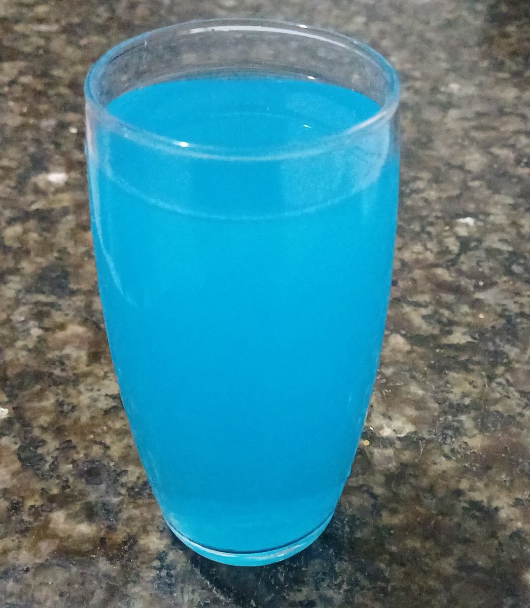 withpotterr's tweet image. atualização: não é ruim, parece suco de fruta cítrica (limão/laranja) mas entre beber ou não, eu prefiro não beber