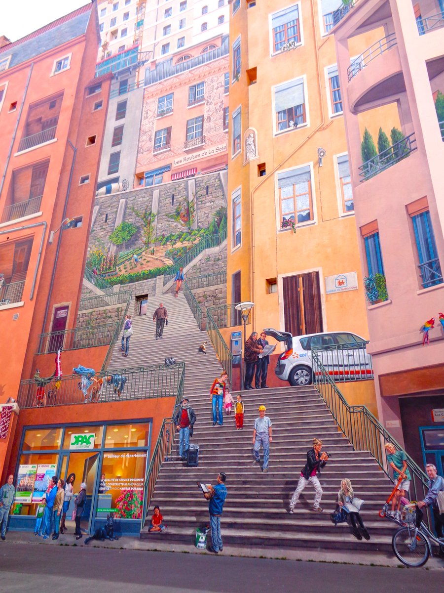 Καλημέρα σε όλο τον κόσμο.

Η τέχνη του GRAFFITI.
Το να γράφεις κάποια αρχικά σου σε μια ασπρισμένη μάντρα, είναι έλλειψη σεβασμού.
Το ν΄ ανακαλύπτεις τον τυφλό και άχαρο τοίχο ενός ψηλού κτιρίου και να δημιουργείς μια τέτοια εικόνα, είναι αληθινή τέχνη.

📷My photo
 Lyon, France