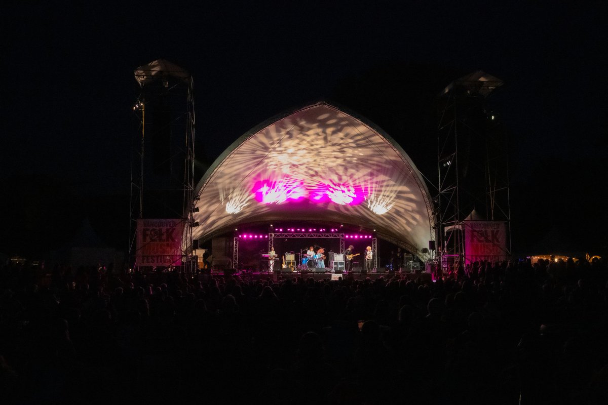 Golden hour magic. Beautiful fireworks. People dancing freely. Pure connection through music.

Three days that filled our hearts at #VFMF2025. Already missing all of it!

What was your favourite moment? ⬇️