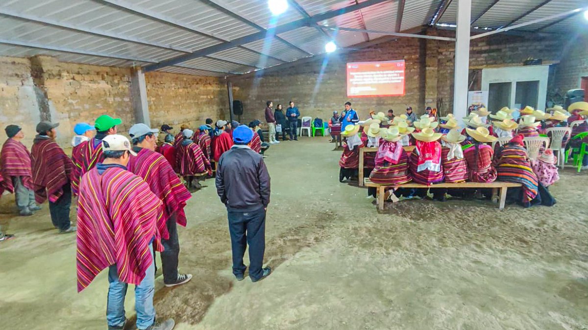 📌 #NotaDePrensa
#Lambayeque | El MINEM, a través del Taller Réplica Minera, capacitó a pobladores de la comunidad campesina indígena "San Isidro Labrador" de Marayhuaca, resaltando el potencial de la minería responsable para generar empleo e inversión sostenible.

✅ Los