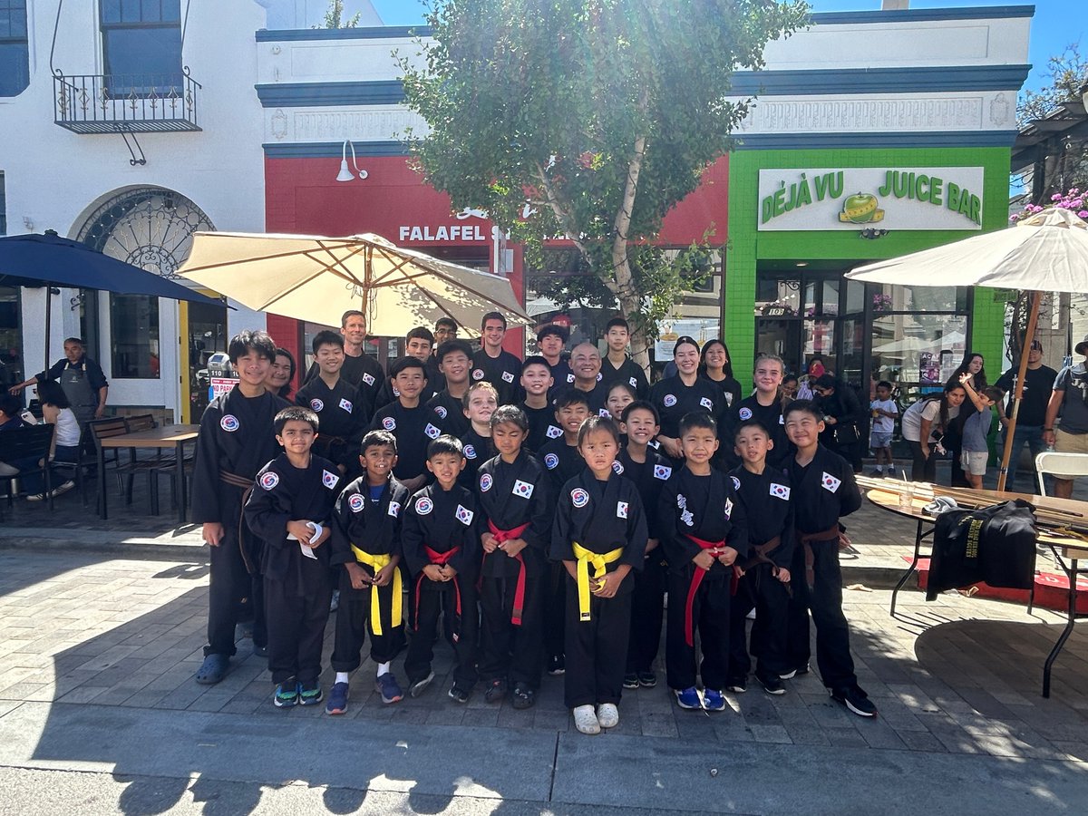 VisitBurlingame's tweet image. 🎷💃  Soulful Sounds &amp;amp; Showstopping Moves at #BurlingameOnTheAvenue!

🎶 Fault Line A Cappella – Sat 11:00
🎤 Jeff Cleary – Sat 12:45
🩰 Arthur Murray Dance – Sat 12:40 &amp;amp; 3:45 | Sun 12:35 &amp;amp; 2:15
🥋 Martial Arts Demo – Sun 10:00

More talent &amp;amp; updates coming soon! #CommunityStage