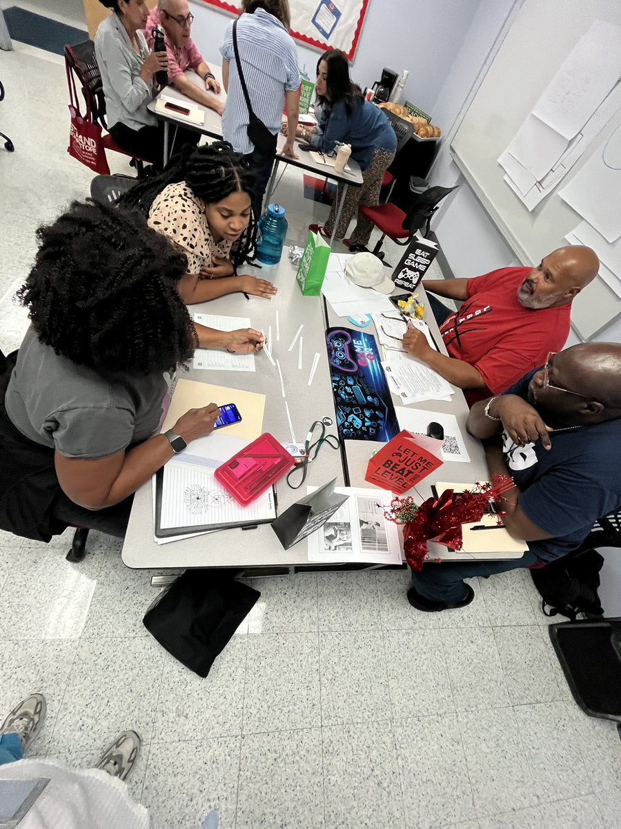 Leadership & Global Studies Academy tweet media