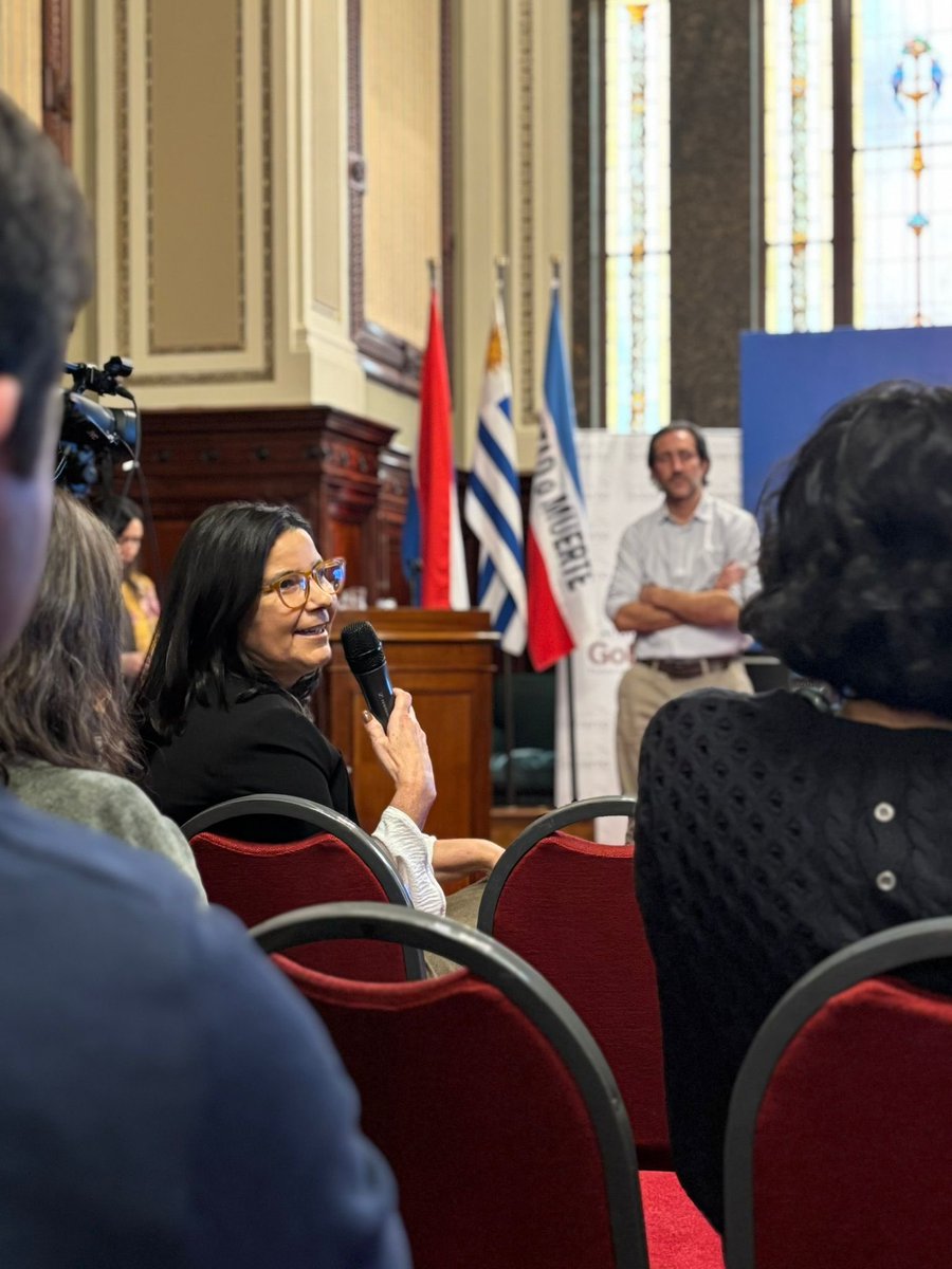 PNUDUruguay's tweet photo. Hoy cerramos el ciclo Rumbo a la #COP30 con foco en política económica y #FinanzasClimáticas.

Debatimos cómo el Parlamento puede ser motor de ambición climática, conectando compromisos globales con acciones locales.

Con Juan Labat - @mef_Uruguay y @MagdalenaPreve - PNUD https://t.co/EljCfJC9h8