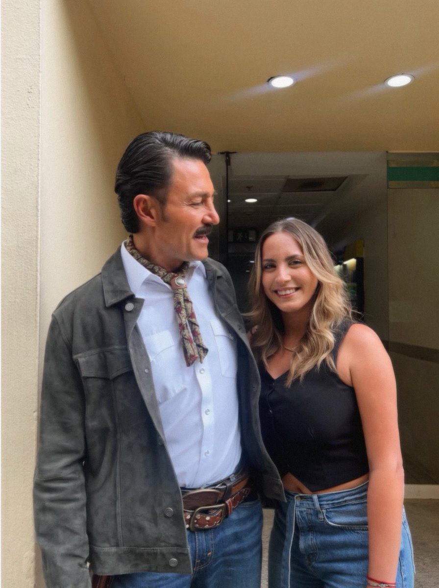 ItsFranciis's tweet photo. “Me acolungue, me acolungue, me acolungue” 🤭❤️ #FernandoColunga 

Bueno salió la fan interior😮‍💨❤️ me encanta admirar personas con humildad y talento… 🫶🏻 https://t.co/358lgHK3YF