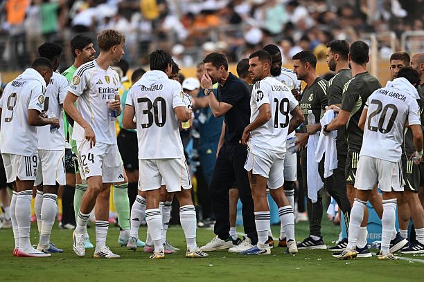 RM4Arab's tweet photo. 🚨🗣️ لاتيغو سيرانو (أوندا ثيرو): "لو أن برشلونة هو من وصل إلى نصف نهائي كأس العالم للأندية بدلًا من ريال مدريد، لكان من المرجّح أن تتم مجاملته". 🤐 https://t.co/JDqjz5YBUC