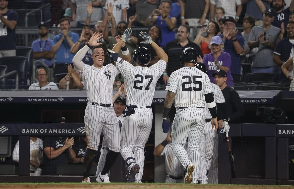ProfitHustlers's tweet image. 🪜$10,000 LADDER CHALLENGE🪜
$𝟏𝟎𝟎 → $𝟏𝟎,𝟎𝟎𝟎💎
✅Yankees ML +100
💰Day 6: $2,861 → $5,723.04
💰Day 5: $1,693 → $2,861.52
💰Day 4: $671.91 → $1,693.21
💰Day 3: $407.25 → $671.91
💰Day 2: $225 → $407.25
💰Day 1: $100 → $225
❤️𝐋𝐈𝐊𝐄 𝐭𝐨 𝐫𝐞𝐜𝐞𝐢𝐯𝐞 𝐃𝐀𝐘 𝟳