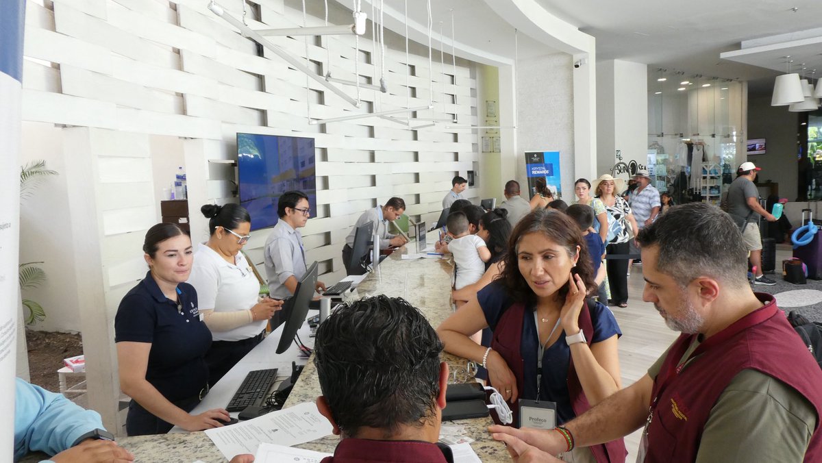 ivan_escalante's tweet photo. Seguimos diciendo que queremos que estas vacaciones sean motivo de alegría, no de abuso. 
Como parte de nuestro operativo de Verano, hicimos varias verificaciones a restaurantes, hoteles y otros comercios ubicados en Puerto Vallarta, Jalisco, donde se detectaron faltas a la Ley. https://t.co/h9cAWYjTy0