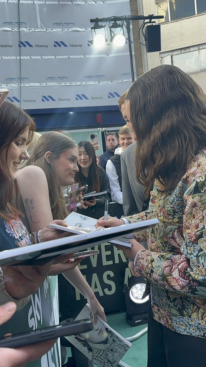 zoe ᖭི༏ᖫྀ tweet media