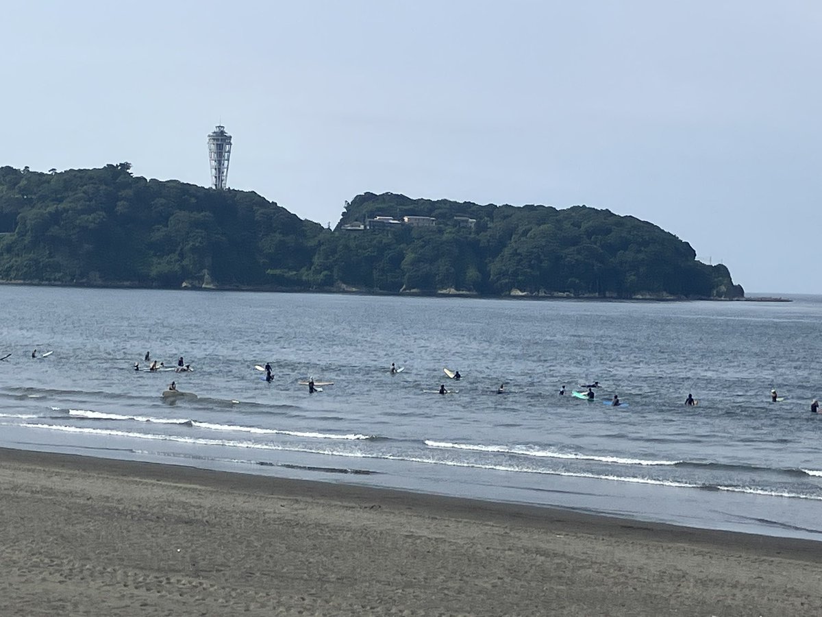 津波警報サイレンの時は江ノ島の西浜で海入ってました。
最初は何のサイレンか分からず…とりあえず浜に上がったら津波警報だった。
駐車場のおじさんも「直ぐに出車して」というのでバタバタと着替えて出る事に。
意外とすんなり帰ってこれたけど、遅くなったら渋滞に巻き込まれてたかもです。