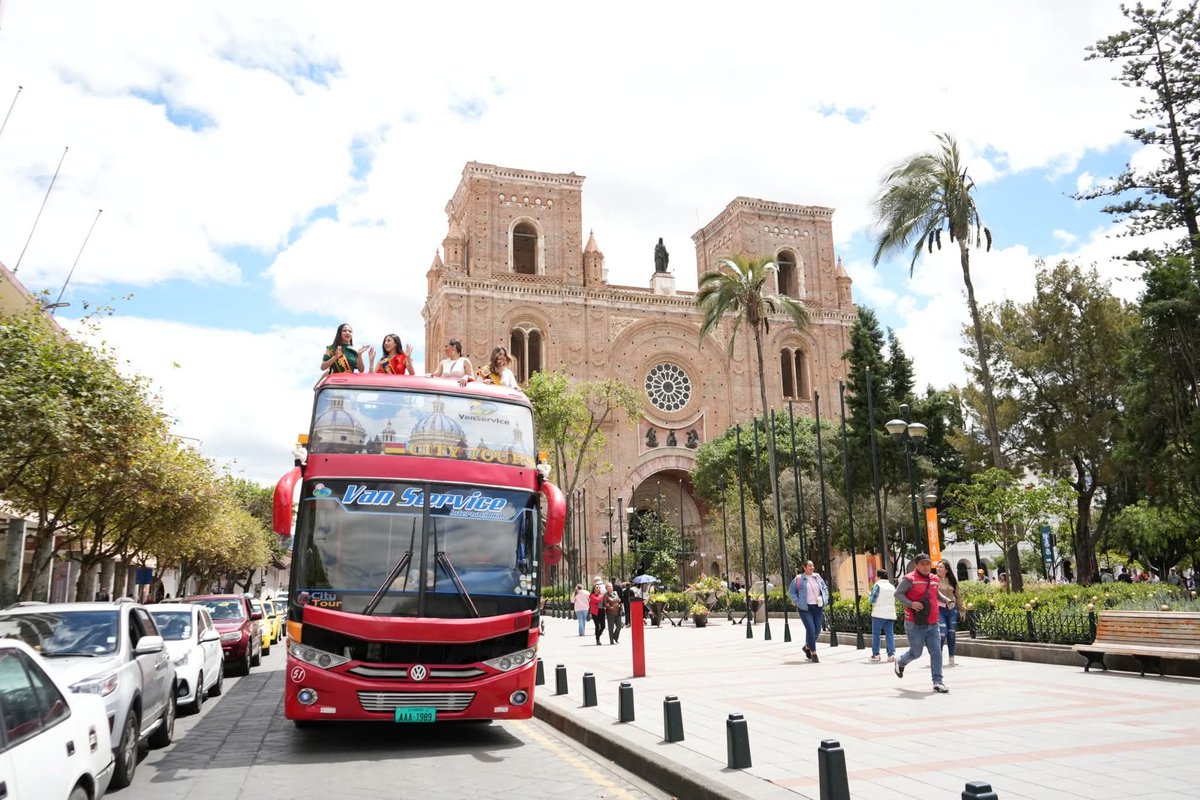 quintanilla_ale's tweet image. ¡Gracias totales! 🙏💕🚐 

Tours Van Services  hace posible que las candidatas a Reina del Folklore Nacional conozcan nuestra ciudad con estilo, a bordo del bus de dos pisos. 🚌 

¡Excelente atención y servicio! 😊👏 

#VanService #ReinaDelFolklore #Turismo #JotaLloretPrefecto