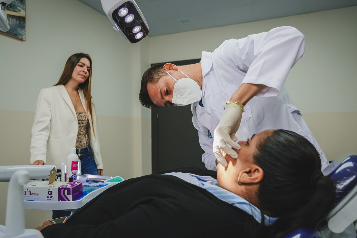 <a href="/emilene_aguayo/">Emilene Aguayo</a> <a href="/alcaldiagye/">Muy Ilustre Municipalidad de Guayaquil</a> Hoy, junto al Alcalde Aquiles Álvarez, llegamos a Puná a inaugurar la Unidad Médica Municipal que está increíble! además de realizar la sesión #122 con la gente🫶🏻 Nosotros tenemos obras, ellos sobras.