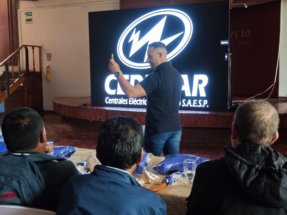 Cedenaroficial's tweet photo. 🌟 Reconocemos el compromiso de los Vocales de Control con la comunidad de #Pasto ⚡
Gracias por ser ese puente de confianza entre #Cedenar y nuestros usuarios 🫱🏻🫲🏼
#VocalesDeControl #Comunidad #EnergíaQueImpulsa #Servicio #Energía #Nariño https://t.co/DSAuXmzp5T