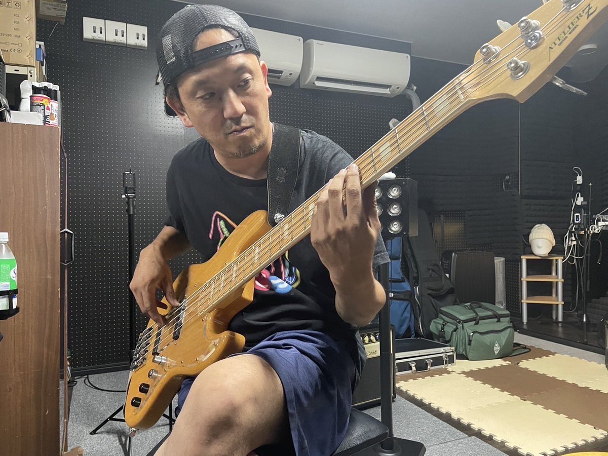 patron_ash's tweet photo. そして、今回の曲も、最強のサポートメンバーに協力していただきました💪🔥

Gt➡︎ま���くん
Ba➡︎たっきー

ありがとうございます🫶✨️

夜の交差点、感情を鳴らすドライブへ。
「emo drive」、ぜひ聴いてください🌟 https://t.co/HZJlqCyFrK