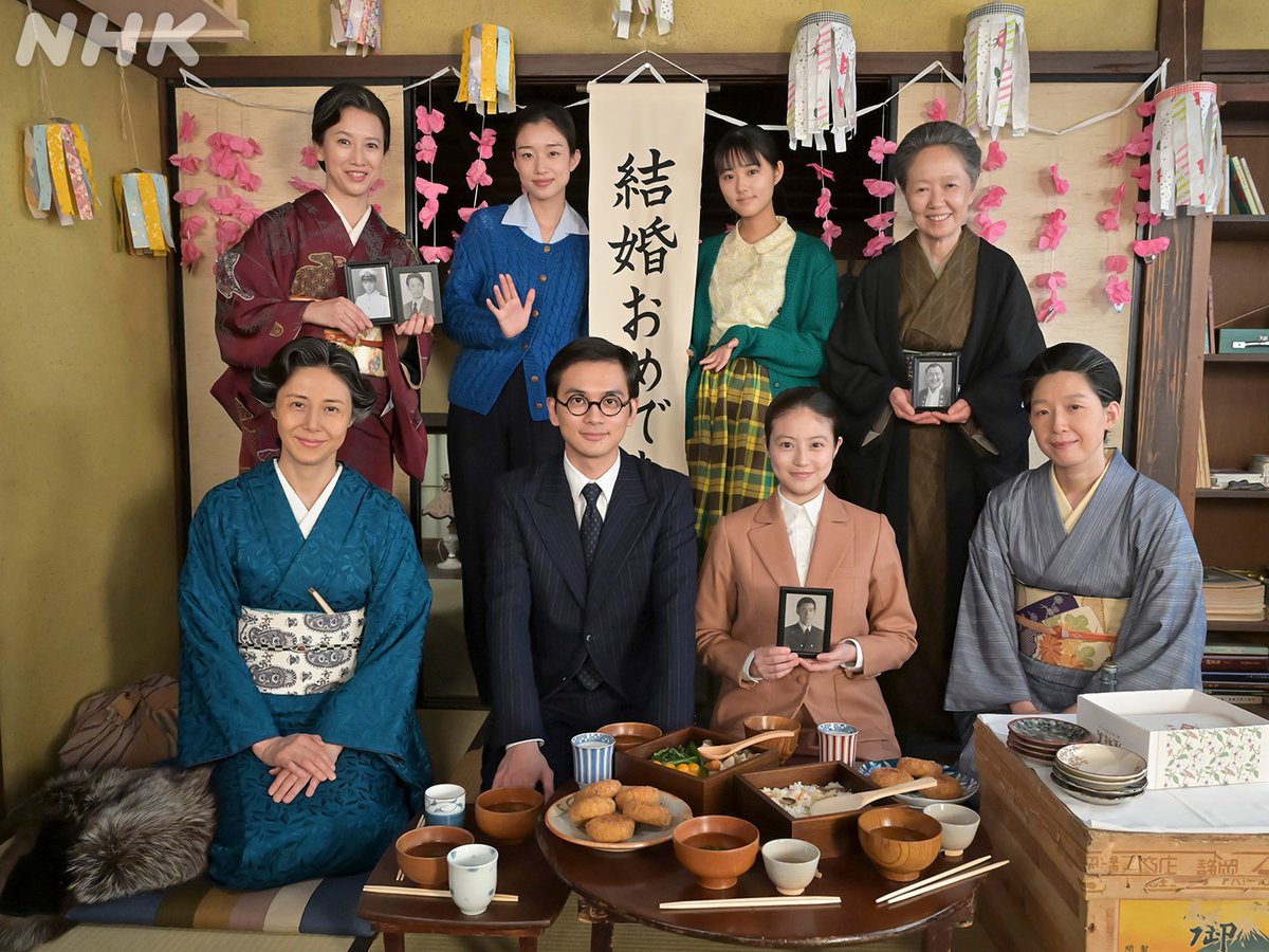 asadora_nhk's tweet image. 🏃‍♀️#あんぱんオフショット🖌

のぶと嵩、結婚おめでとう✨

みなさんの手元には
次郎、釜次、千尋、寛の姿も🖼️

#今田美桜 #北村匠海 #江口のりこ
#河合優実 #原菜乃華 #浅田美代子 #松嶋菜々子 #戸田菜穂
#中沢元紀 #中島歩 #吉田鋼太郎 #竹野内豊
#朝ドラあんぱん